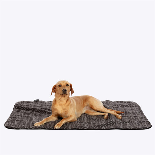 Danish Design Fleece Charcoal Arrows Blanket Medium