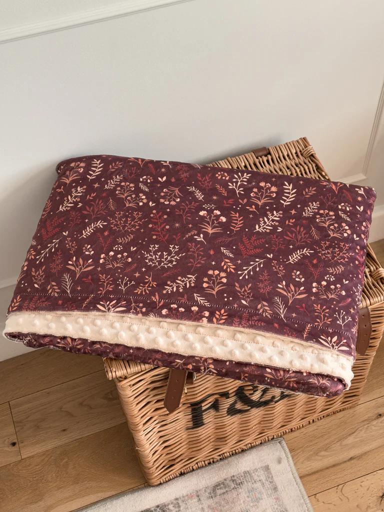 Wyld Cub Snuggle Pet Blanket - Chiswick Chestnut